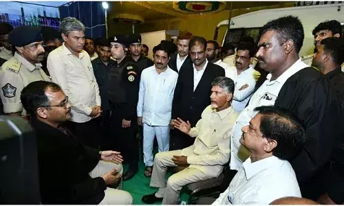 कोई ताकत मुझे नहीं रोक सकती: गिरफ्तारी के बाद बोले चंद्रबाबू नायडू; टीडीपी समर्थक सड़कों पर उतर आए कोई ताकत मुझे नहीं रोक सकती: गिरफ्तारी के बाद बोले चंद्रबाबू नायडू; टीडीपी समर्थक सड़कों पर उतर आए