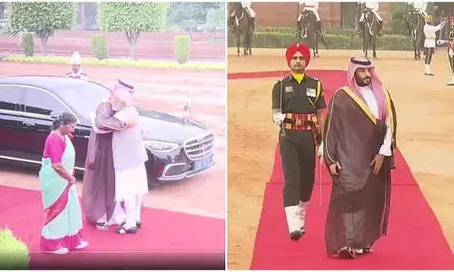 भारत-सऊदी अरब: राष्ट्रपति भवन में सऊदी क्राउन प्रिंस का औपचारिक स्वागत, पीएम मोदी ने लगाया गले, देखें भारत-सऊदी अरब: राष्ट्रपति भवन में सऊदी क्राउन प्रिंस का औपचारिक स्वागत, पीएम मोदी ने लगाया गले, देखें