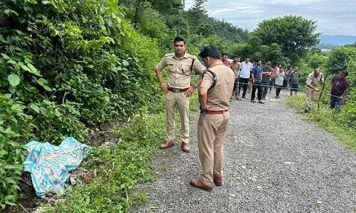 देहरादून में बार डांसर की हत्या: पत्नी का दर्जा मांग रही थी लड़की, लेफ्टिनेंट कर्नल ने सिन्दूर के बदले दे दी मौत देहरादून में बार डांसर की हत्या: पत्नी का दर्जा मांग रही थी लड़की, लेफ्टिनेंट कर्नल ने सिन्दूर के बदले दे दी मौत