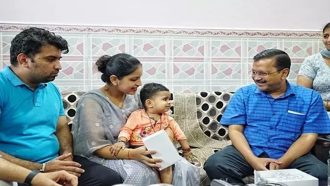 दिल्ली: SMA पीड़ित बच्चे को लगा 17.5 करोड़ रुपये का इंजेक्शन, घर पहुंचकर CM अरविंद केजरीवाल ने जाना हाल दिल्ली: SMA पीड़ित बच्चे को लगा 17.5 करोड़ रुपये का इंजेक्शन, घर पहुंचकर CM अरविंद केजरीवाल ने जाना हाल