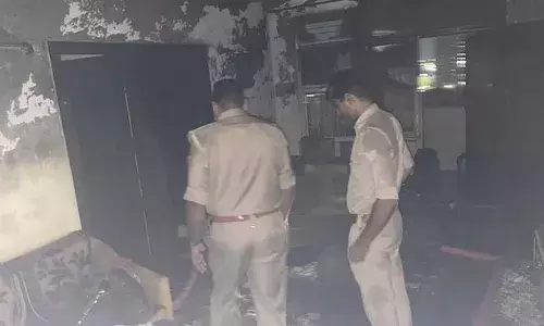 गाजियाबाद: फ्लैट में आग लगने से मची अफरा-तफरी, दमकलकर्मियों ने कड़ी मशक्कत के बाद पाया काबू