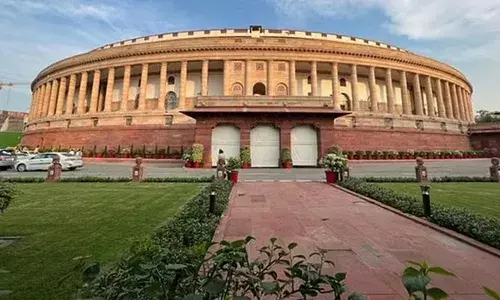 संसद: संसद के विशेष सत्र से एक दिन पहले सरकार ने बुलाई सर्वदलीय बैठक, एजेंडे पर हो सकती है चर्चा