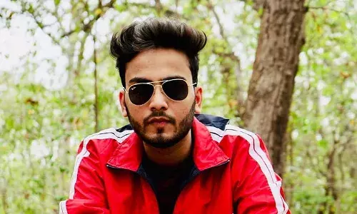 एल्विश यादव: करोड़ों की गाड़ियाँ और दुबई में आलीशान घर, जानिए कितने अमीर हैं एल्विश यादव