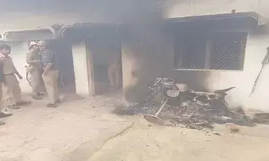 कौशांबी में सनसनीखेज वारदात: बेटी, दामाद और ससुर की गोली मारकर हत्या, गुस्साए परिजनों ने आधा दर्जन घर फूंके