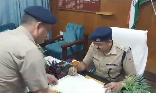 राजधानी दून के नए एसएसपी अजय सिंह ने चार्ज लिया, स्ट्रीट क्राइम और नशा तस्करी बताई प्रथमिकता। राजधानी दून के नए एसएसपी अजय सिंह ने चार्ज लिया, स्ट्रीट क्राइम और नशा तस्करी बताई प्रथमिकता।