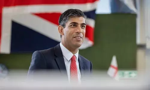 UK: इस तारीख से लागू होगी वीजा शुल्क में बढ़ोतरी, ब्रिटेन जाने वाले भारतीय छात्रों और आगंतुकों पर पड़ेगा बोझ