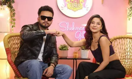 Shehnaaz Kaur Gill की आंखों में डूबे Elvish Yadav, लोग बोले- किसके आशिक के दीवाने हो भाई? Shehnaaz Kaur Gill की आंखों में डूबे Elvish Yadav, लोग बोले- किसके आशिक के दीवाने हो भाई?