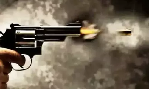 दिल्ली: बाइक पर आए तीन लड़कों ने दुकान को बनाया निशाना, एक के बाद एक गोलियां चलाईं दिल्ली: बाइक पर आए तीन लड़कों ने दुकान को बनाया निशाना, एक के बाद एक गोलियां चलाईं