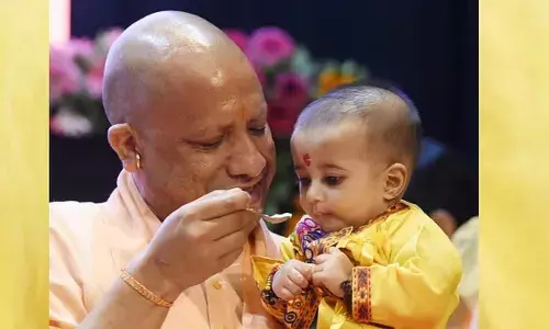 लखनऊ: मुख्यमंत्री योगी ने कहा, आंगनबाडी कार्यकर्ताओं की भूमिका मां यशोदा जैसी है. लखनऊ: मुख्यमंत्री योगी ने कहा, आंगनबाडी कार्यकर्ताओं की भूमिका मां यशोदा जैसी है.