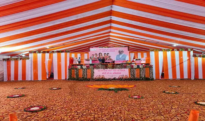 वाराणसी पहुंचे पीएम मोदी: क्रिकेट स्टेडियम का शिलान्यास और मेगा रैली के बाद 5000 महिलाओं से करेंगे संवाद वाराणसी पहुंचे पीएम मोदी: क्रिकेट स्टेडियम का शिलान्यास और मेगा रैली के बाद 5000 महिलाओं से करेंगे संवाद