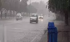 दिल्ली एनसीआर मौसम: दिल्ली-एनसीआर में बारिश शुरू, मौसम हुआ सुहावना; लोगों को गर्मी से राहत मिली दिल्ली एनसीआर मौसम: दिल्ली-एनसीआर में बारिश शुरू, मौसम हुआ सुहावना; लोगों को गर्मी से राहत मिली