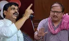 पूर्व सांसद आनंद मोहन ने राजद सांसद मनोज झा पर ठाकुर विवाद को लेकर जमकर निशाना साधा। पूर्व सांसद आनंद मोहन ने राजद सांसद मनोज झा पर ठाकुर विवाद को लेकर जमकर निशाना साधा।