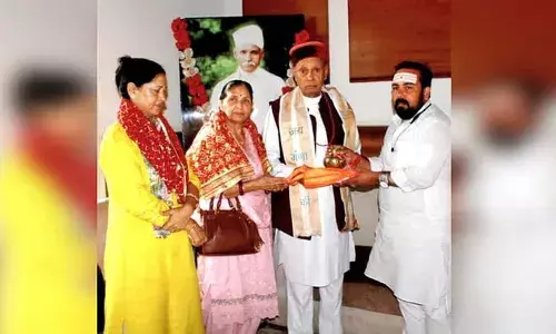 उत्तराखंड: हिमाचल के पूर्व मुख्यमंत्री प्रेम कुमार धूमल पहुंचे हरिद्वार, हरकी पैड़ी पर किया गंगा स्नान