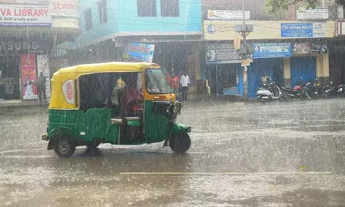 वाराणसी में बरसे बदरा: कई इलाकों में झमाझम बारिश, बदलते मौसम के साथ काशी में कोहरे की एंट्री