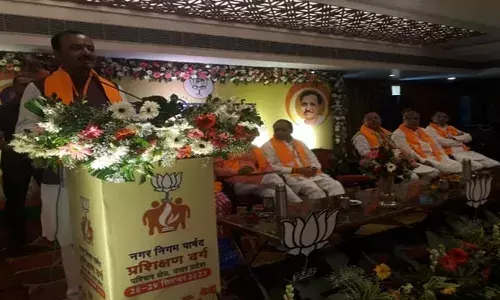 यूपी: डिप्टी सीएम ने अखिलेश पर कसा तंज, बोले- 300 से ज्यादा सीटें जीतेगी भाजपा, गठबंधन को लेकर कही बड़ी बात