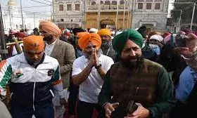 Rahul Gandhi in Golden Temple:  राहुल गांधी ने अमृतसर के स्वर्ण मंदिर में मत्था टेका , संगत के साथ बर्तन धोये.। Rahul Gandhi in Golden Temple:  राहुल गांधी ने अमृतसर के स्वर्ण मंदिर में मत्था टेका , संगत के साथ बर्तन धोये.।