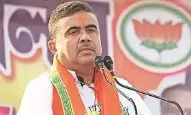 Bengal: BJP विधायकों का बंगाल विधानसभा परिसर के बाहर विरोध प्रदर्शन, कुशासन के लिए TMC को ठहराया जिम्मेदार.। Bengal: BJP विधायकों का बंगाल विधानसभा परिसर के बाहर विरोध प्रदर्शन, कुशासन के लिए TMC को ठहराया जिम्मेदार.।