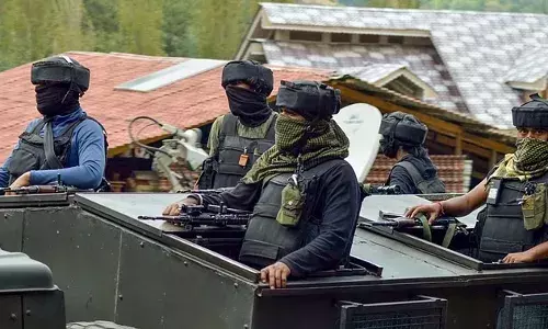 जम्मू कश्मीर: राजोरी में सुरक्षाबलों और आतंकियों के बीच मुठभेड़, ड्रोन से देखे गए थे तीन बंदूकधारी