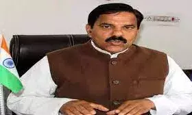 J&K में विधानसभा चुनाव नहीं कराने पर, राज्य चुनाव आयोग कार्यालय के बाहर NPP कार्यकर्ताओं का प्रदर्शन.। J&K में विधानसभा चुनाव नहीं कराने पर, राज्य चुनाव आयोग कार्यालय के बाहर NPP कार्यकर्ताओं का प्रदर्शन.।