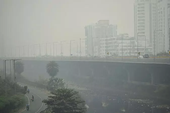 Delhi: राजधानी में आज से 24 घंटे काम करेगा ग्रीन वॉर रूम, वायु प्रदूषण की निगरानी और शिकायतों का होगा निवारण Delhi: राजधानी में आज से 24 घंटे काम करेगा ग्रीन वॉर रूम, वायु प्रदूषण की निगरानी और शिकायतों का होगा निवारण