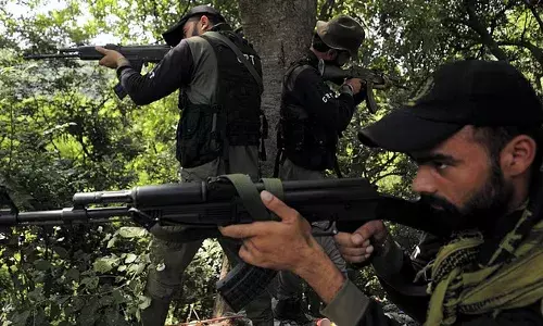 जम्मू कश्मीर: राजोरी में सुरक्षाबलों और आतंकियों के बीच मुठभेड़, दो से तीन आतंकी घिरे; ड्रोन से रखी जा रही नजर जम्मू कश्मीर: राजोरी में सुरक्षाबलों और आतंकियों के बीच मुठभेड़, दो से तीन आतंकी घिरे; ड्रोन से रखी जा रही नजर