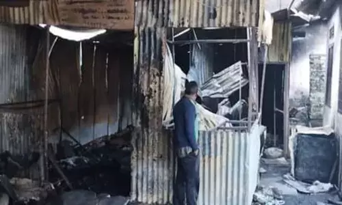 केदारनाथ धाम में मंगलवार देर रात हादसा हो गया, गौरीकुंड में मंदिर के पास एक होटल में सिलिंडर फटा केदारनाथ धाम में मंगलवार देर रात हादसा हो गया, गौरीकुंड में मंदिर के पास एक होटल में सिलिंडर फटा