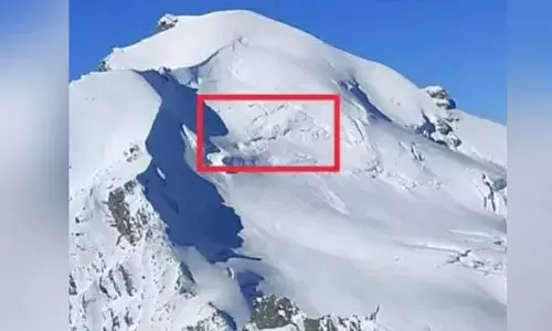 द्रौपदी का डांडा-2 हिमस्खलन: एक साल बाद बर्फ में दबा मिला लापता पर्वतारोही का शव, 28 हुई मृतकों की संख्या द्रौपदी का डांडा-2 हिमस्खलन: एक साल बाद बर्फ में दबा मिला लापता पर्वतारोही का शव, 28 हुई मृतकों की संख्या