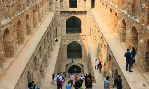 कनॉट प्लेस स्थित उग्रसेन की बावली अब नए रंग-रूप में देशी-विदेशी पर्यटकों को लुभाया करेगी कनॉट प्लेस स्थित उग्रसेन की बावली अब नए रंग-रूप में देशी-विदेशी पर्यटकों को लुभाया करेगी