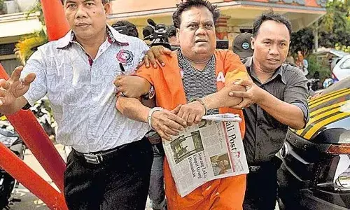 मुंबई पुलिस ने शनिवार को छोटा राजन गैंग के एक सदस्य को गिरफ्तार किया मुंबई पुलिस ने शनिवार को छोटा राजन गैंग के एक सदस्य को गिरफ्तार किया