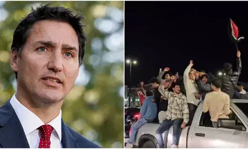 Canada: इधर इस्राइल पर हुए हमलों की निंदा कर रहे थे PM ट्रूडो, उधर कनाडा में ही फलस्तीन के झंडे के साथ जश्न Canada: इधर इस्राइल पर हुए हमलों की निंदा कर रहे थे PM ट्रूडो, उधर कनाडा में ही फलस्तीन के झंडे के साथ जश्न