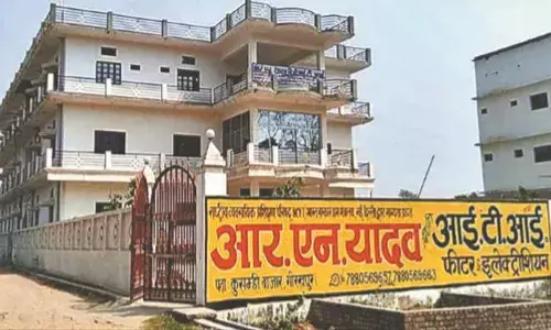 Gorakhpur News: तीन माह में कमलेश को भूमाफिया भी नहीं घोषित कर पाए, छात्रों के लाखों फंसेंगे