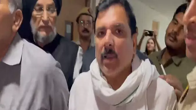 Liquor Scam: आप सांसद संजय सिंह को कोर्ट से झटका, 27 अक्तूबर तक न्यायिक हिरासत बढ़ाई Liquor Scam: आप सांसद संजय सिंह को कोर्ट से झटका, 27 अक्तूबर तक न्यायिक हिरासत बढ़ाई