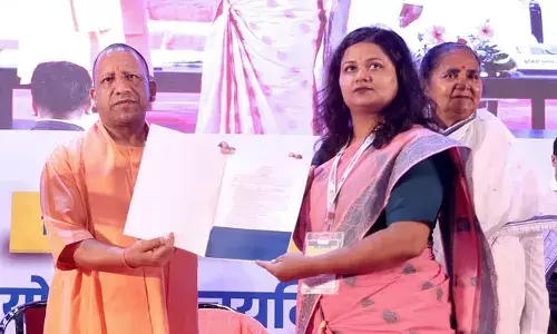 Lucknow : सीएम योगी ने कहा- जब तक नए शिक्षकों की न हो नियुक्ति, तब तक सेवानिवृत्त शिक्षकों की लें सेवाएं Lucknow : सीएम योगी ने कहा- जब तक नए शिक्षकों की न हो नियुक्ति, तब तक सेवानिवृत्त शिक्षकों की लें सेवाएं