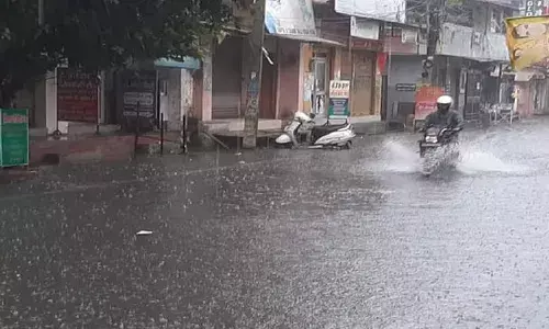 Uttarakhand Weather: राजधानी सहित प्रदेश के कई जिलों में झमाझम बारिश, बदले मौसम ने लोगों को कराया ठंड का अहसास