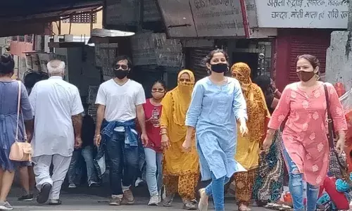 Rishikesh News: मौसम में परिवर्तन होते ही विदेशी पर्यटकों की शुरू हुई चहलकदमी Rishikesh News: मौसम में परिवर्तन होते ही विदेशी पर्यटकों की शुरू हुई चहलकदमी