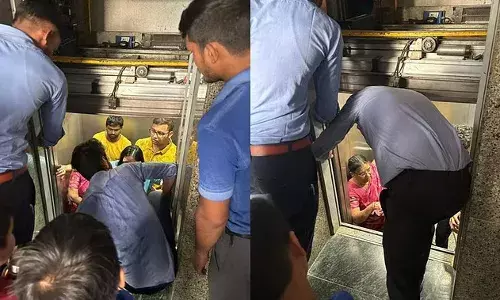 Greater Noida: चेरी काउंटी सोसाइटी में अटकी लिफ्ट, बुजुर्ग महिला समेत चार लोग फंसे