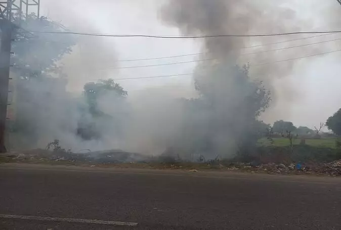 Pollution NCR : नोएडा-ग्रेटर नोएडा में बिगड़ेंगे हालात, जानकार बोले- एक्यूआई 400 के पार जाने के आसार Pollution NCR : नोएडा-ग्रेटर नोएडा में बिगड़ेंगे हालात, जानकार बोले- एक्यूआई 400 के पार जाने के आसार