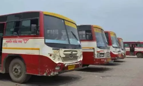 यूपी रोडवेज: निजी हाथों में सौंपी गई बसों की मरम्मत की जिम्मेदारी, कूलिंग, ब्रेक फेल की घटनाएं सबसे ज्यादा यूपी रोडवेज: निजी हाथों में सौंपी गई बसों की मरम्मत की जिम्मेदारी, कूलिंग, ब्रेक फेल की घटनाएं सबसे ज्यादा