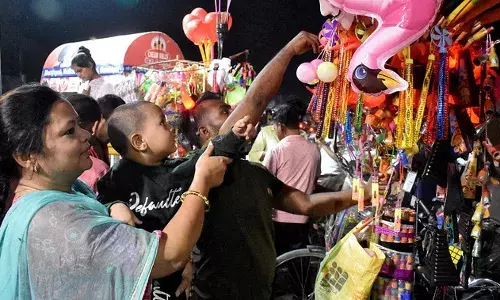 Gorakhpur News: गोरखपुर में देवी दर्शन को उमड़ा श्रद्धालुओं का रेला, डायर्वजन ने बचाया जाम का झमेला Gorakhpur News: गोरखपुर में देवी दर्शन को उमड़ा श्रद्धालुओं का रेला, डायर्वजन ने बचाया जाम का झमेला