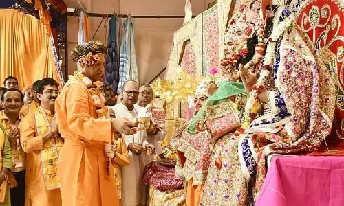 दशहरा उत्सव: अखिलेश पहुंचे देवप्रयाग तो सीएम ने गोरखनाथ मंदिर में मनाया त्योहार, देखिए नेताओं की तस्वीरें दशहरा उत्सव: अखिलेश पहुंचे देवप्रयाग तो सीएम ने गोरखनाथ मंदिर में मनाया त्योहार, देखिए नेताओं की तस्वीरें