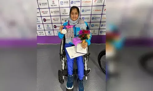 UP: पैरा एशियन गेम्स में मेरठ की जैनब खातून ने जीता रजत पदक, प्रदेश की पहली पैरा पावरलिफ्टर हैं जैनब UP: पैरा एशियन गेम्स में मेरठ की जैनब खातून ने जीता रजत पदक, प्रदेश की पहली पैरा पावरलिफ्टर हैं जैनब