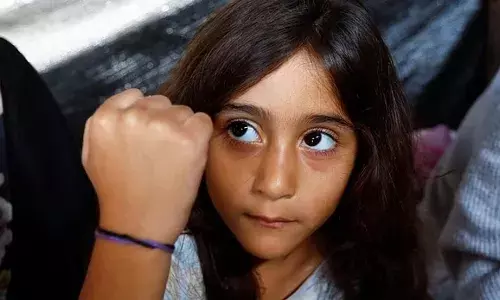 जीते जी मौत की तैयारी!: गाजा पट्टी में लोग अपने बच्चों को पहना रहे खास ब्रेसलेट, वजह जानकर दिल भर आएगा