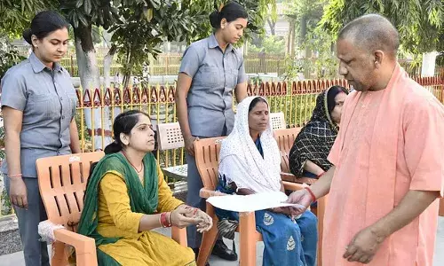 Gorakhpur News: जनता दर्शन में बोले सीएम योगी, हर जरूरतमंद का मिले आवास व इलाज