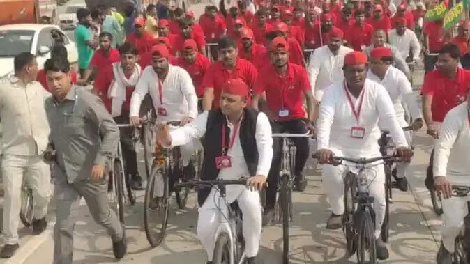 PDA Cycle Yatra: एक्सप्रेस वे पर साइकिल लेकर कार्यकर्ताओं संग निकले अखिलेश, बोले- घूमेगा बदलाव का चक्का PDA Cycle Yatra: एक्सप्रेस वे पर साइकिल लेकर कार्यकर्ताओं संग निकले अखिलेश, बोले- घूमेगा बदलाव का चक्का