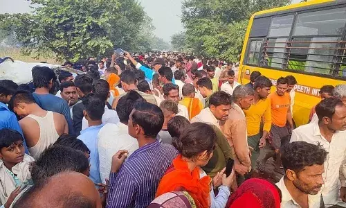 बदायूं में दर्दनाक हादसा: स्कूल बस और वैन की जोरदार भिड़ंत, चार बच्चों समेत पांच की मौत, कई घायल बदायूं में दर्दनाक हादसा: स्कूल बस और वैन की जोरदार भिड़ंत, चार बच्चों समेत पांच की मौत, कई घायल