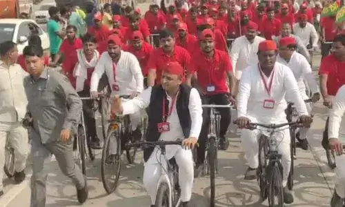 PDA Cycle Yatra: एक्सप्रेस वे पर साइकिल लेकर कार्यकर्ताओं संग निकले अखिलेश, बोले- घूमेगा बदलाव का चक्का PDA Cycle Yatra: एक्सप्रेस वे पर साइकिल लेकर कार्यकर्ताओं संग निकले अखिलेश, बोले- घूमेगा बदलाव का चक्का