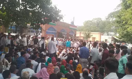 Meerut: इंद्रशेखर हत्याकांड को लेकर भीम आर्मी का धरना-प्रदर्शन, की एक करोड़ के मुआवजे की मांग Meerut: इंद्रशेखर हत्याकांड को लेकर भीम आर्मी का धरना-प्रदर्शन, की एक करोड़ के मुआवजे की मांग