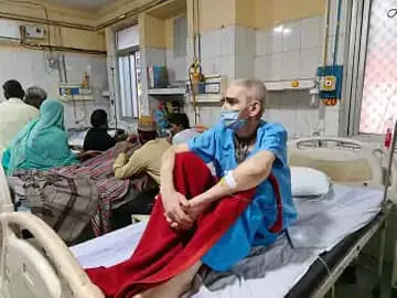 मोक्ष के लिए फ्रांस से काशी आए माइकल: मुमुक्ष भवन में नहीं मिली जगह, 2 नॉवेल पास में और अस्पताल में हैं भर्ती मोक्ष के लिए फ्रांस से काशी आए माइकल: मुमुक्ष भवन में नहीं मिली जगह, 2 नॉवेल पास में और अस्पताल में हैं भर्ती