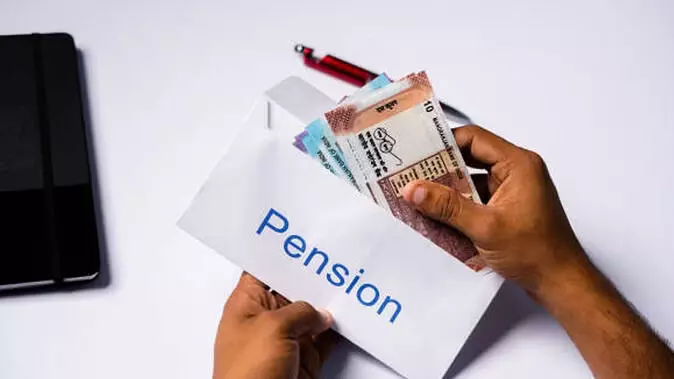 Old Pension: उत्तराखंड कैबिनेट का फैसला, छह हजार से ज्यादा कर्मचारियों को पुरानी पेंशन की भेंट।
