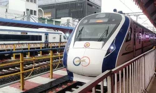 Gorakhpur News: वंदे भारत एक्सप्रेस की तीसरी आंख पकड़ रही पत्थरबाजों की बदमाशी, ऐसे खुला था मामला